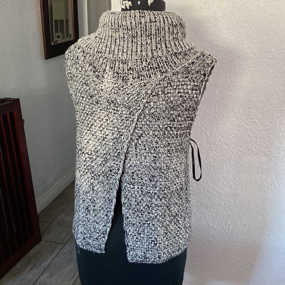Bebe Sleeveless Sweater - Picture 5 of 7